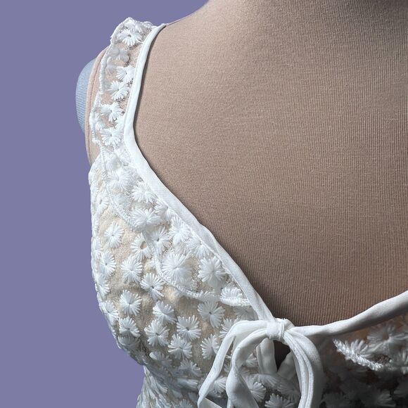 NWT Charmaine White Embroidered Mini Dress Size Medium - Picture 14 of 14